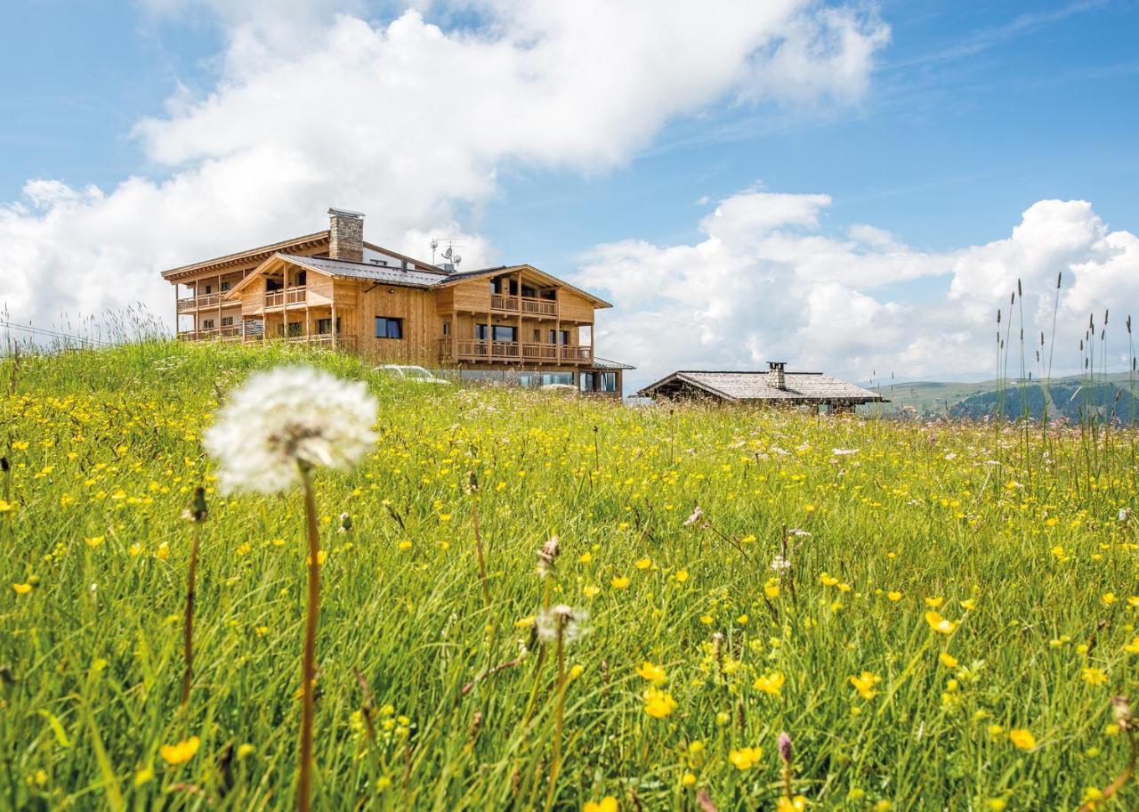 Hotel Goldknopf Alpe Di Siusi Ngoại thất bức ảnh